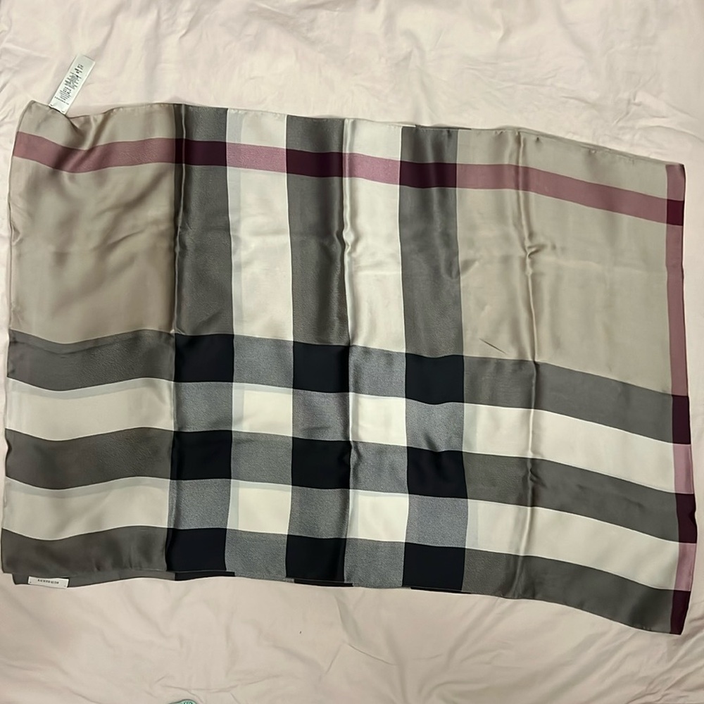 Brand new Burberry silk scarf 190x70cm